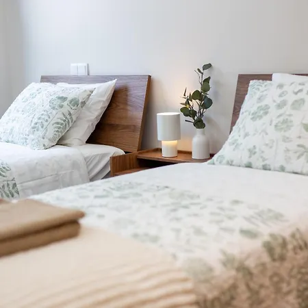 Lägenhet Cozy With Parking And Garden Braga